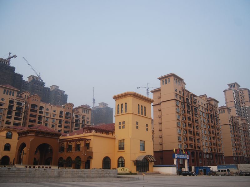 華強(qiáng)城一期二標(biāo)段工程（2010年省文明工地、省“結(jié)構(gòu)中州杯”工程）