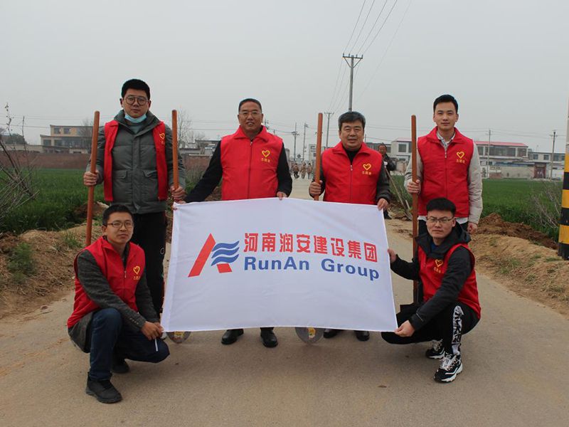 2022年，潤(rùn)安集團(tuán)深入寶蓮寺鎮(zhèn)二十里鋪村，助力人居環(huán)境整治。